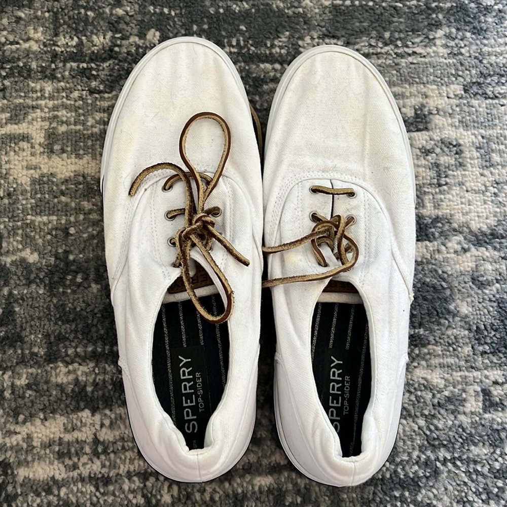 White sperry men’s shoes